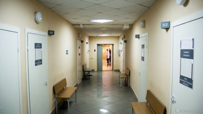Жители Копейска пожаловались на врачей, «бросивших» сироту в пустой палате
