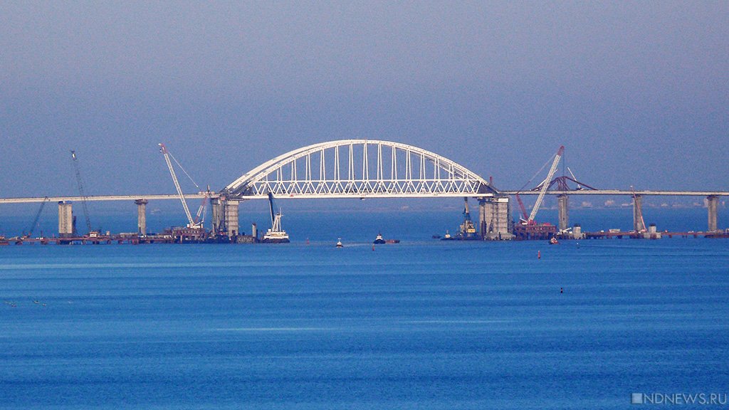 На Крымском мосту начался демонтаж поврежденных конструкций