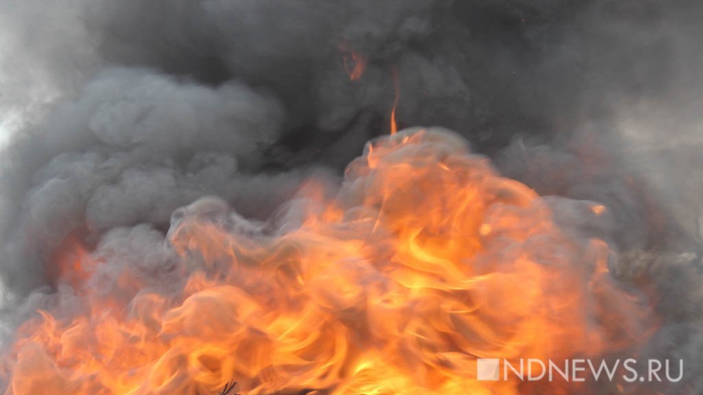В Туапсе потушили крупный пожар на нефтеперерабатывающем заводе