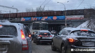 Пробки в Екатеринбурге достигли 9 баллов уже к обеду (КАРТА)