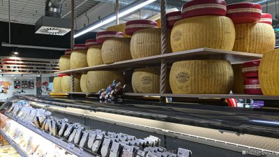Итальянца насмерть завалило сыром на собственной сыроварне