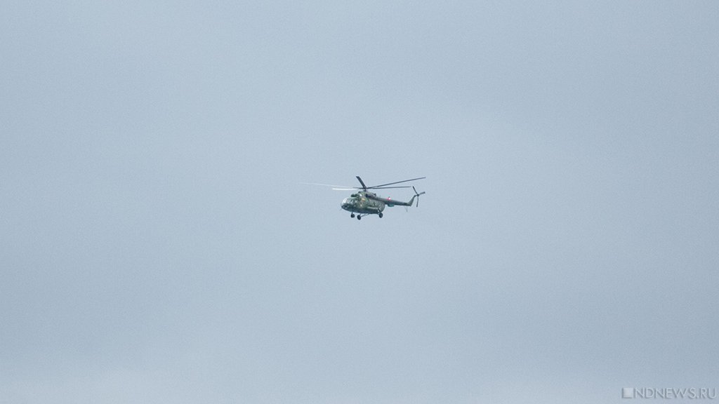 Военный вертолет Ми-8 опрокинулся в Саратове, есть пострадавший