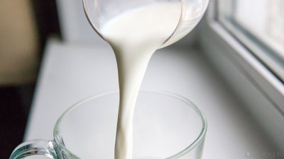 Ученикам младших классов в Челябинске выдали просроченное молоко