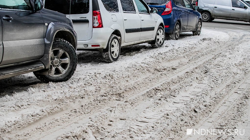 Москва стоит в девятибалльных пробках из-за сильного снегопада