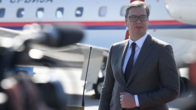 Президент Сербии требует от НАТО объяснений после появления военного истребителя вблизи гражданского лайнера AirSerbia