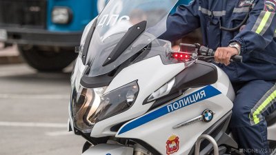В Сургуте полицейский на мотоцикле налетел на преследуемого