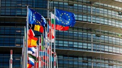 FP: Париж и Берлин лишатся лидерства в ЕС из-за позиции по России