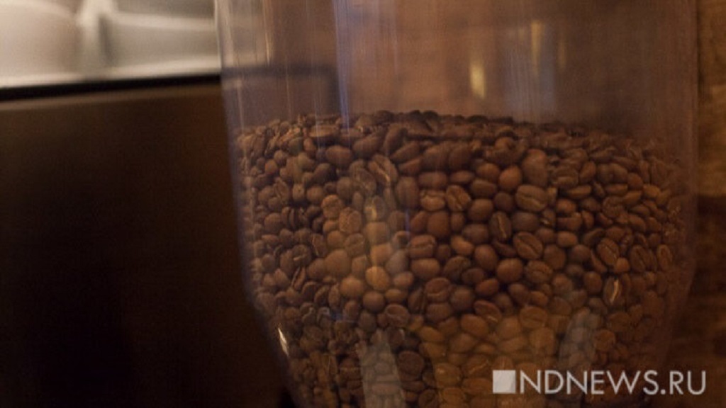 Эксперт советует прекратить пить кофе натощак по утрам