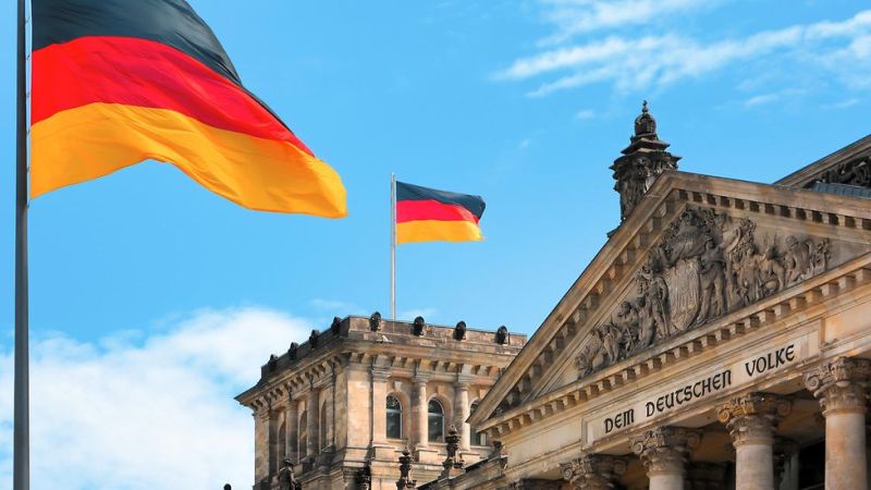 В Бундестаге призвали к отставке Шольца и досрочным выборам в Германии
