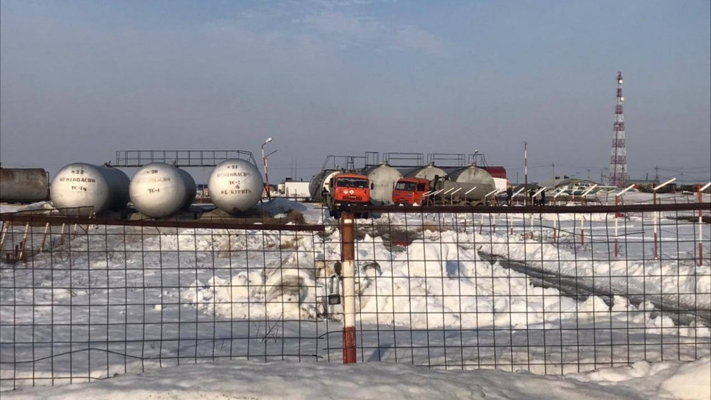На Ямале более трёх тонн топлива разлилось в результате ЧП на вертолётной площадке