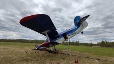 В Забайкалье легкий самолет опрокинулся при посадке