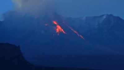 В результате извержения вулкана Шивелуч на Камчатке объявлен «красный» уровень авиаопасности