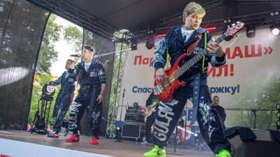 Жителям Уралмаша подарили концерт группы «На-На» (ФОТО)