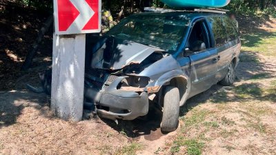В Крыму автомобиль врезался в опору ЛЭП, пострадали четверо детей