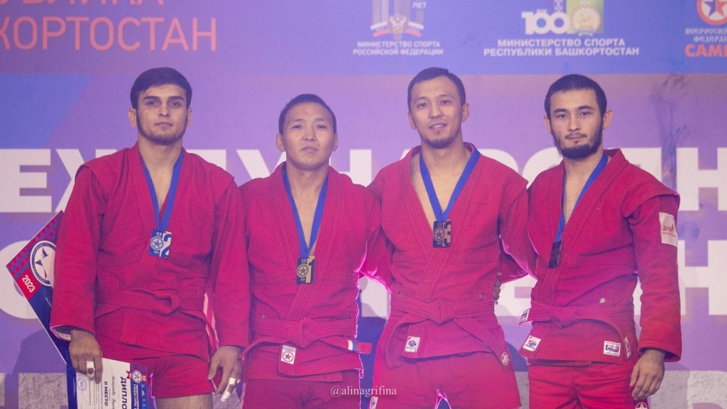Самбисты из Верхней Пышмы выиграли на международном турнире в Уфе 12 медалей