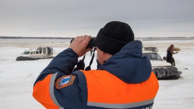 Прокуратура ищет таксистов, которые возят людей по тонкому льду между Салехардом и Лабытнани