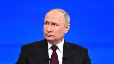Путин призвал снять с учителей «непрофильную нагрузку»
