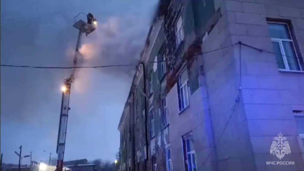 В Сысертском районе загорелась промплощадка. Эвакуированы 40 человек