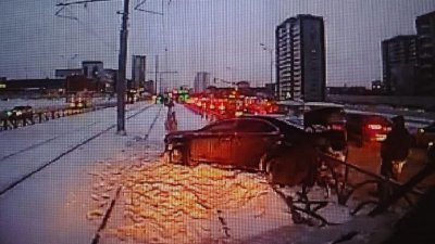 Движение трамвая из Академического задержано из-за аварии