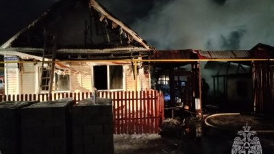 В Невьянске ребенок и мужчина погибли в пожаре, который вспыхнул от самодельного обогревателя (ФОТО)