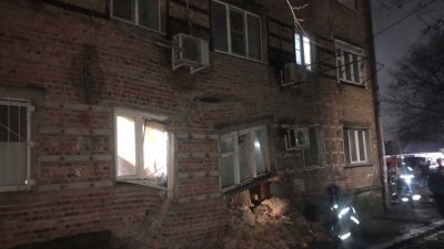 У пятиэтажки в Ростове обрушилась часть стены. Введен режим ЧС, ведется проверка