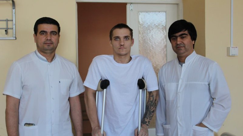 Уральские врачи спасли жизнь парню, упавшему с 8 этажа
