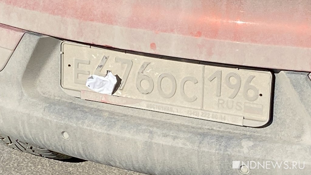 На улице Ельцина водители идут на хитрости, чтобы парковаться, не получив за это штраф (ФОТО)