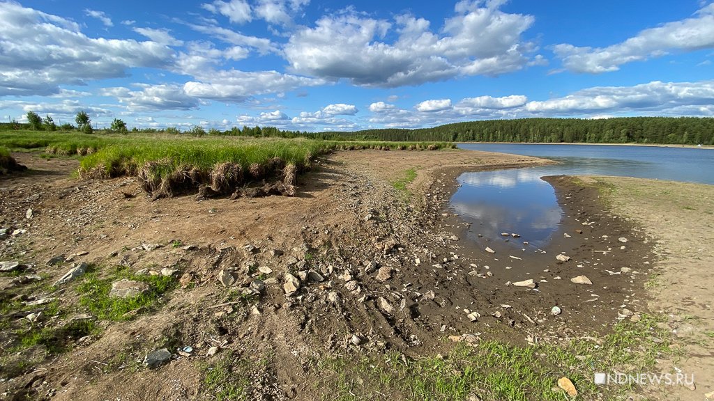 Мэрия Первоуральска не может объяснить, почему обмелел Верхне-Шайтанский пруд (ФОТО)