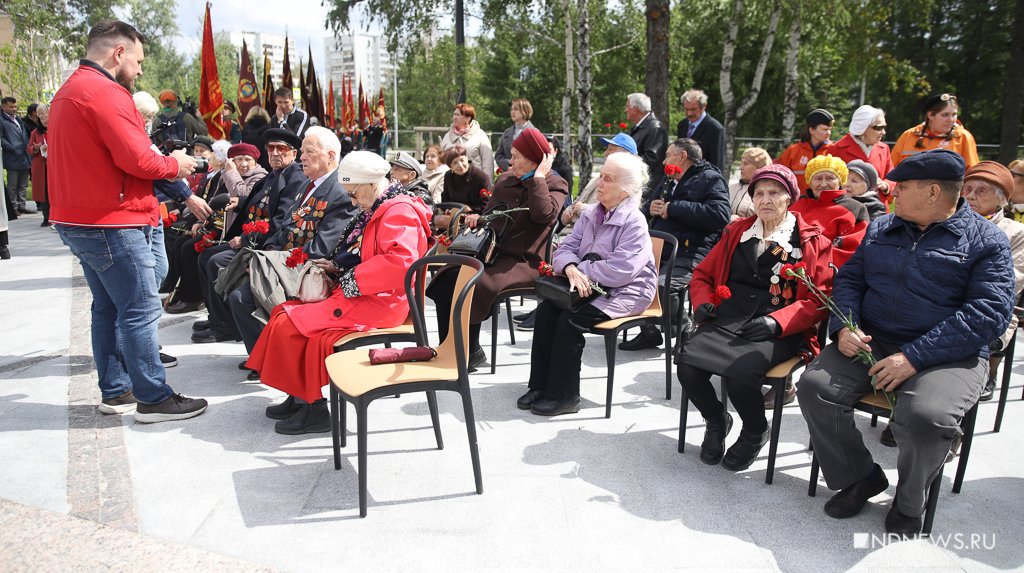 В Екатеринбурге открыли стелу «Город трудовой доблести» (ФОТО)