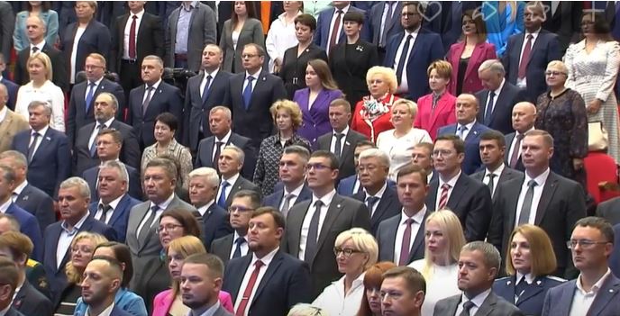 Бывшие и нынешние губернаторы поздравили Дмитрия Артюхова со вступлением в должность главы ЯНАО