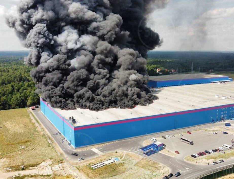 Новый День: Торговля с огоньком: склад интернет-магазина Ozon горит в Подмосковье