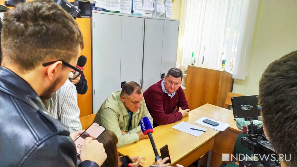 Новый День: Начался суд над охранником, пририсовавшим глазки на картине ученицы Малевича (ФОТО)