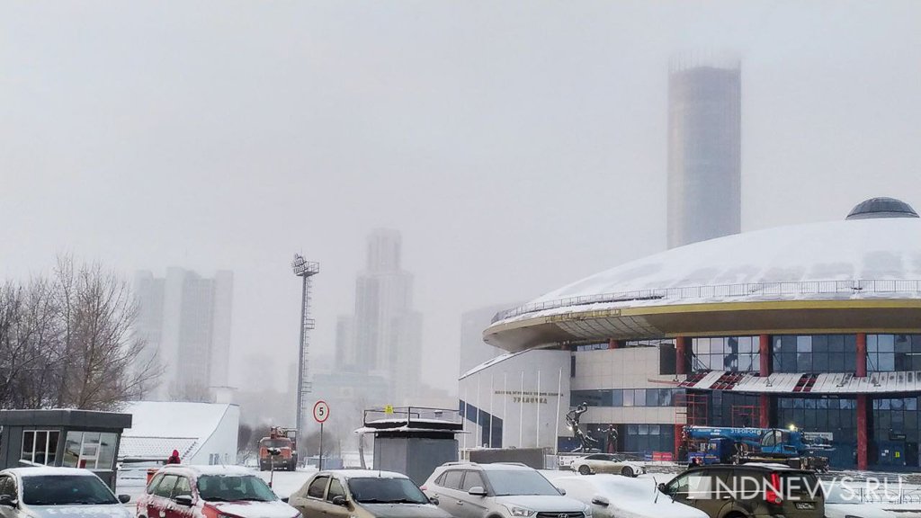 Новый День: Над Екатеринбургом появились зимние туман и радуга (ФОТО)
