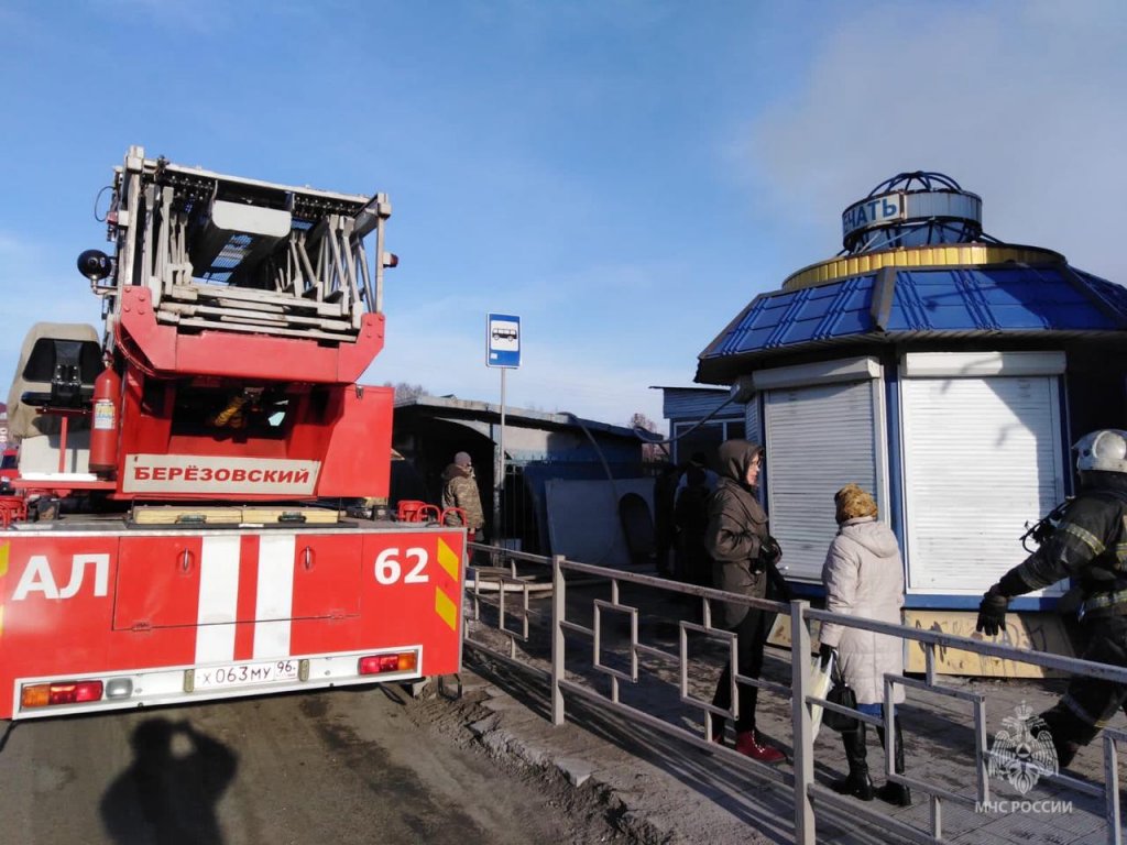 Новый День: В Березовском пожарные час тушили полыхавшее кафе (ФОТО)
