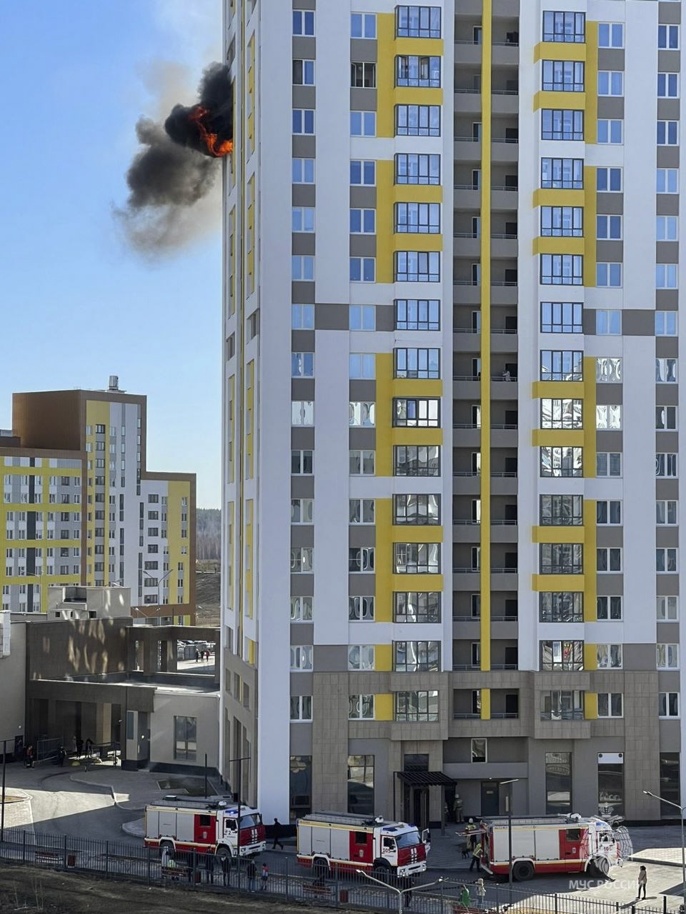 Новый День: В Академическом загорелась квартира в 24-этажном доме (ФОТО)