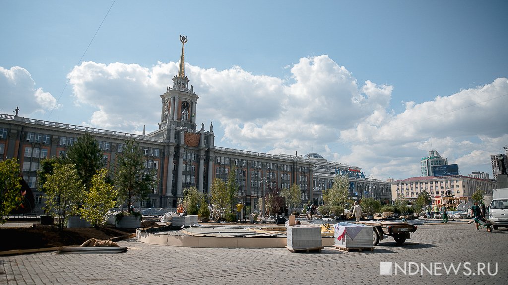 Новый День: 300 фактов о Екатеринбурге: центральную площадь отдали под парковку