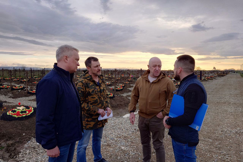 Новый День: Пригожин рассказал о планах превратить в мемориал для будущих поколений кладбище в Горячем Ключе, где хоронят вагнеровцев