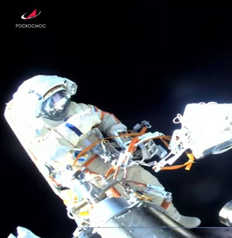 Новый День: Уральские космонавты провели более 7 часов в открытом космосе (ФОТО)