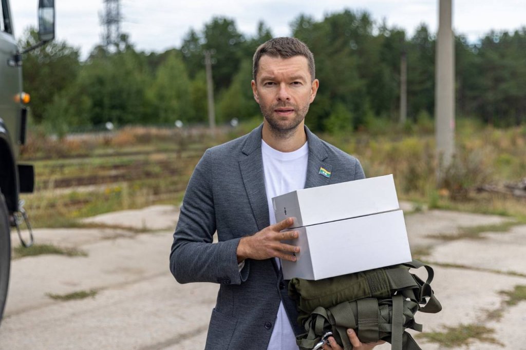 Новый День: Уральский депутат передал артиллеристам на СВО дорогостоящий квадрокоптер