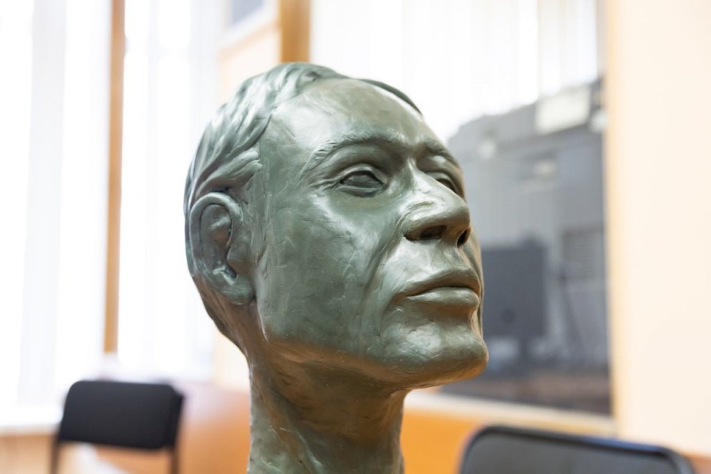 Новый День: Студентка УрФУ по черепу восстановила внешность человека, похороненного на площади 1905 года (ФОТО)
