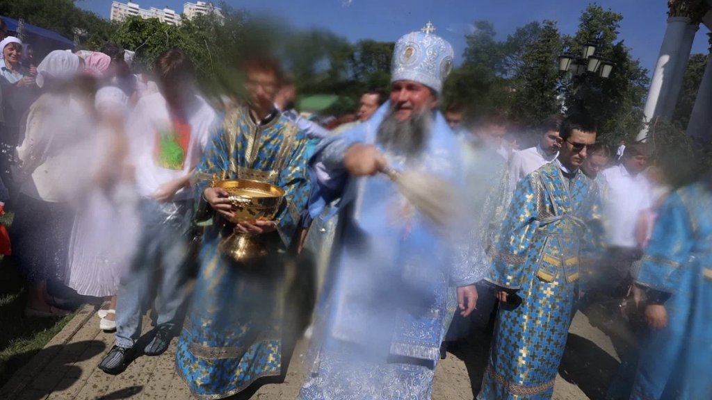 Новый День: Тысячи верующих пришли поклониться чудесной иконе на Урале (ФОТО)