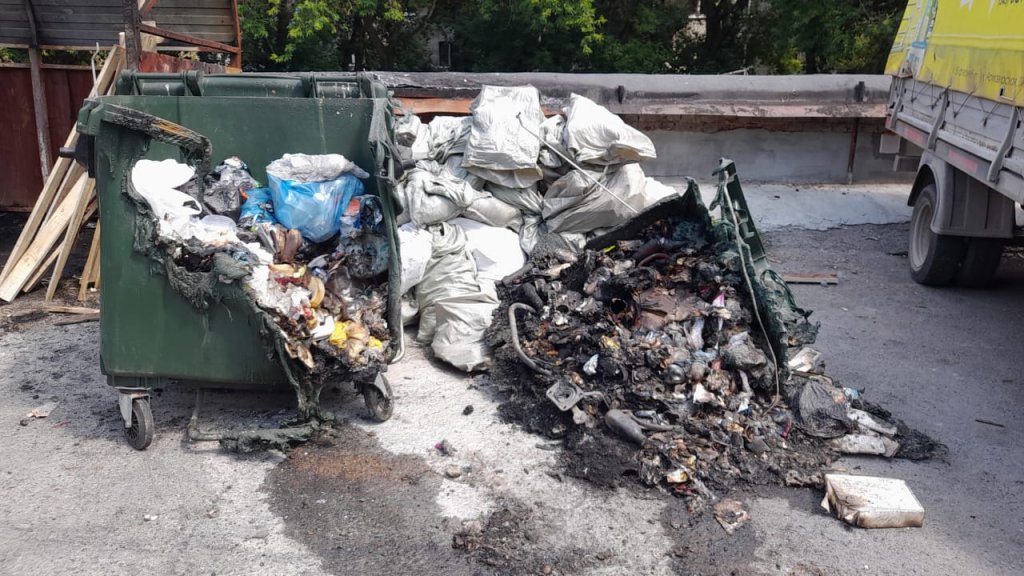 Новый День: Пироманы стали реже портить мусорные баки