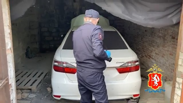 Новый День: В Екатеринбурге полицейские нашли угнанную Toyota Camry (ФОТО)