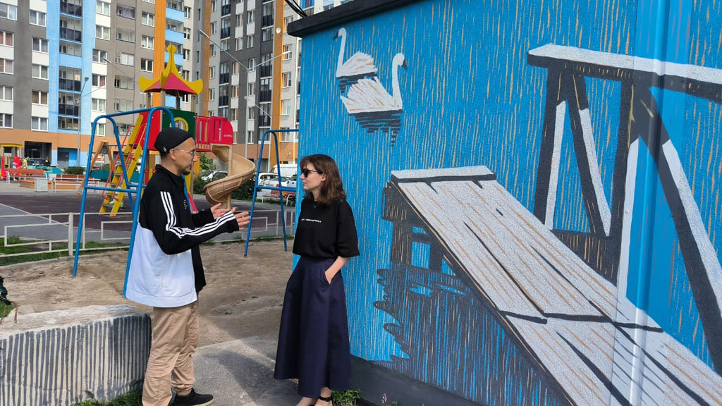 Новый День: В Академическом уличные художники расписали трансформаторные подстанции деревенскими пейзажами (ФОТО)