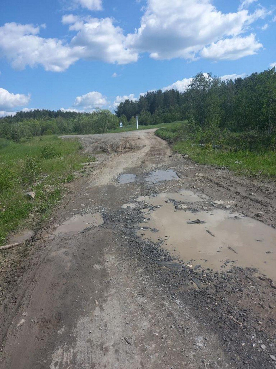 Новый День: На Урале отремонтировали дорогу к пострадавшему от пожара поселку (ФОТО)