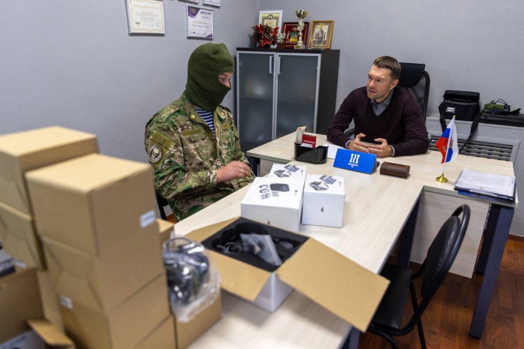 Новый День: Алексей Вихарев передал гуманитарную помощь раненым участникам СВО