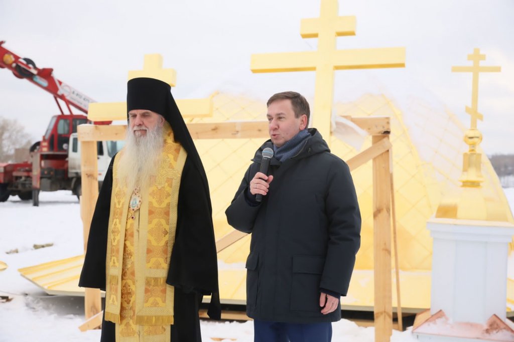 Новый День: В Алапаевске освятили копола и кресты храма Александра Невского на берегу Нейвы (ФОТО)
