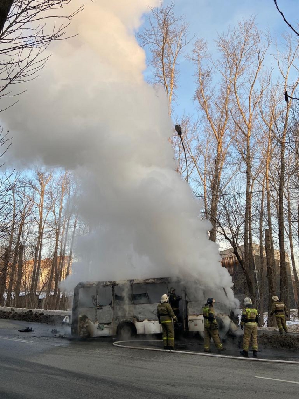 Новый День: На Елизавете сгорел пассажирский автобус (ФОТО)