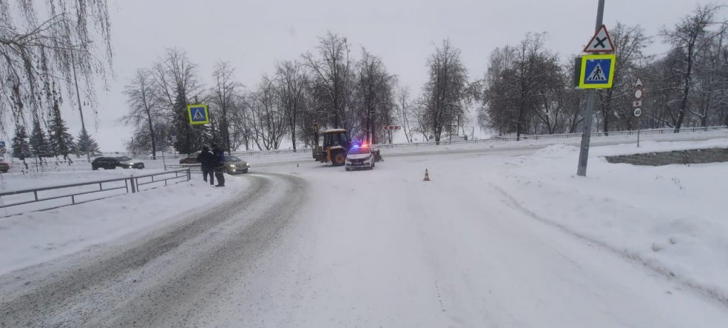 Новый День: В ДТП со снегоуборочной машиной пострадали двое детей (ФОТО)
