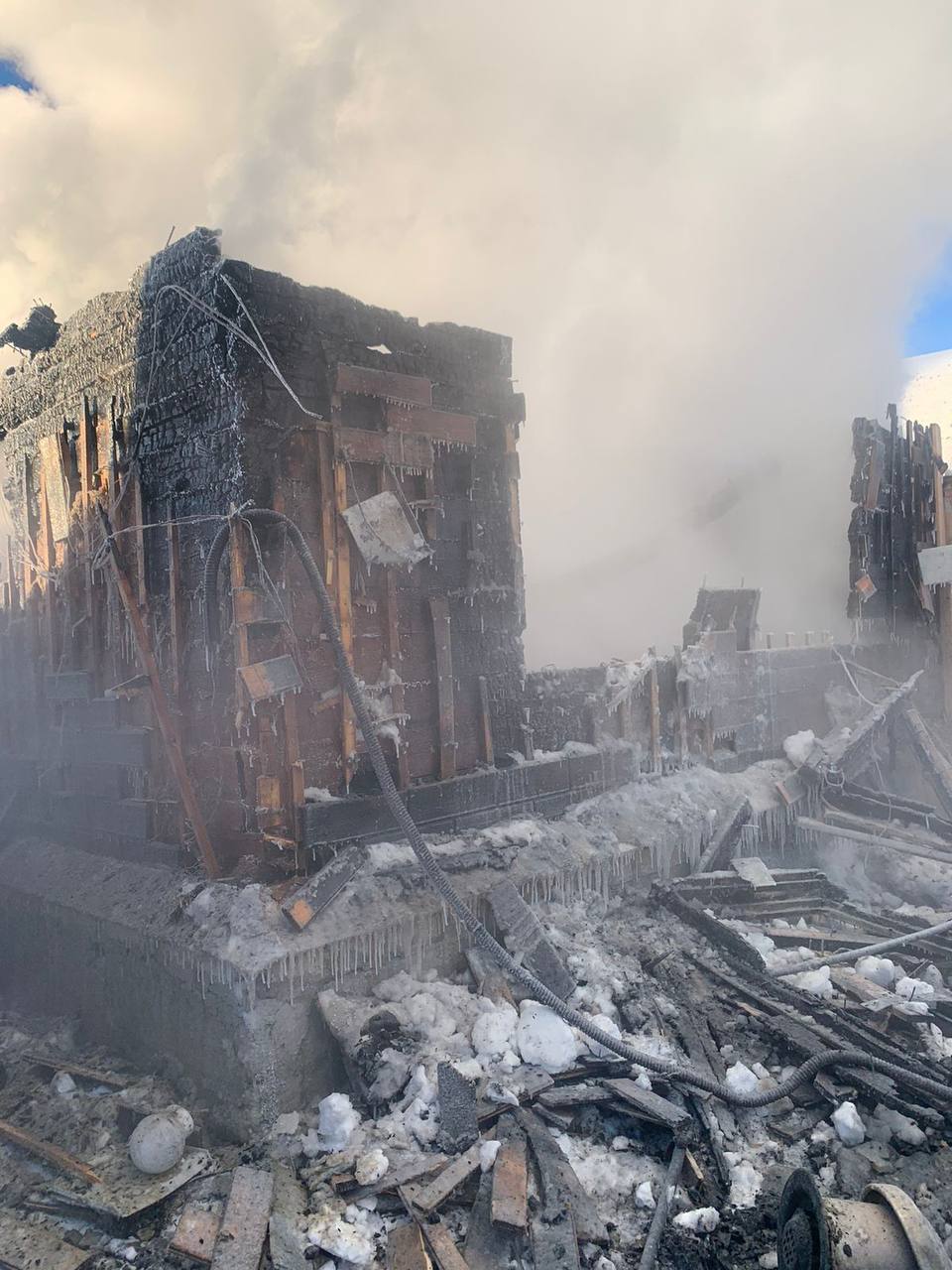 Новый День: На пожаре в СНТ пострадали четверо детей и их мать (ФОТО)
